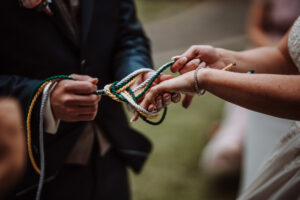 Freie-Trauung-Trauritual-Handfasting-Unendlichkeitsknoten
